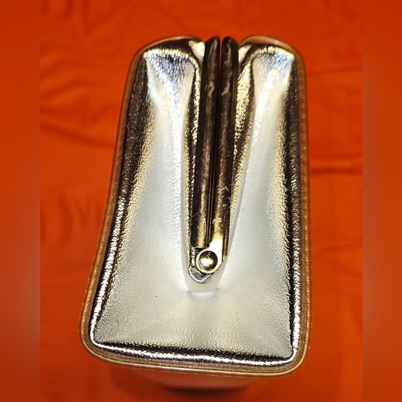 Silver Metallic Envelope/Box Clutch Vtg w/Hidden Silver Serpentine Mini Chain - Picture 6 of 10